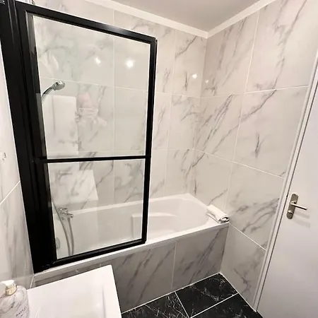 Apartment Venise - Grand - 4 - Parking Prive - Reims